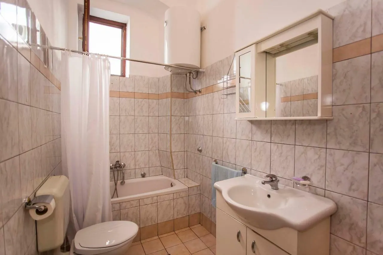 Emanuel Apartman Pula 0*,