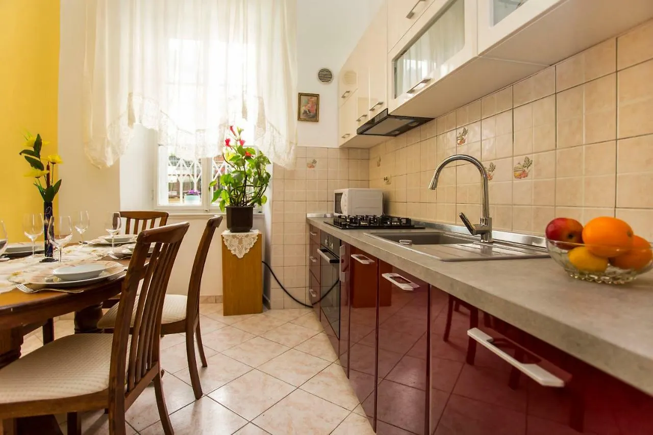 Emanuel Apartman Pula 0*,  Kroatien